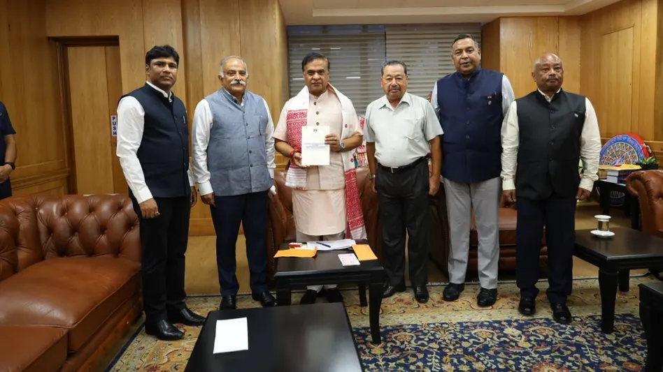 আসামের সৈনিক কল্যাণ অধিদপ্তর বন্যা দুর্গতদের জন্য মুখ্যমন্ত্রীর ত্রাণ তহবিলে ২৫ লক্ষ টাকা অনুদান দিয়েছে।
