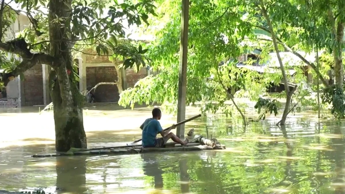 আসাম ক্ষতিগ্রস্ত পরিবারগুলির জন্য ১৬০ কোটি টাকার অন্তর্বর্তীকালীন বন্যা ত্রাণ প্রদান করেছে।