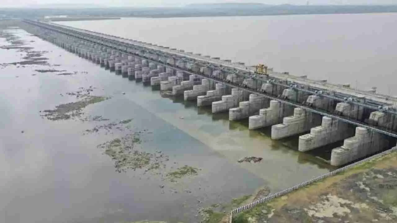 মহারাষ্ট্রের সঙ্গে বিরোধে তুম্মিদিহাটি ব্যারেজের উচ্চতা বৃদ্ধির অনুমোদন চাইছে তেলেঙ্গানা।