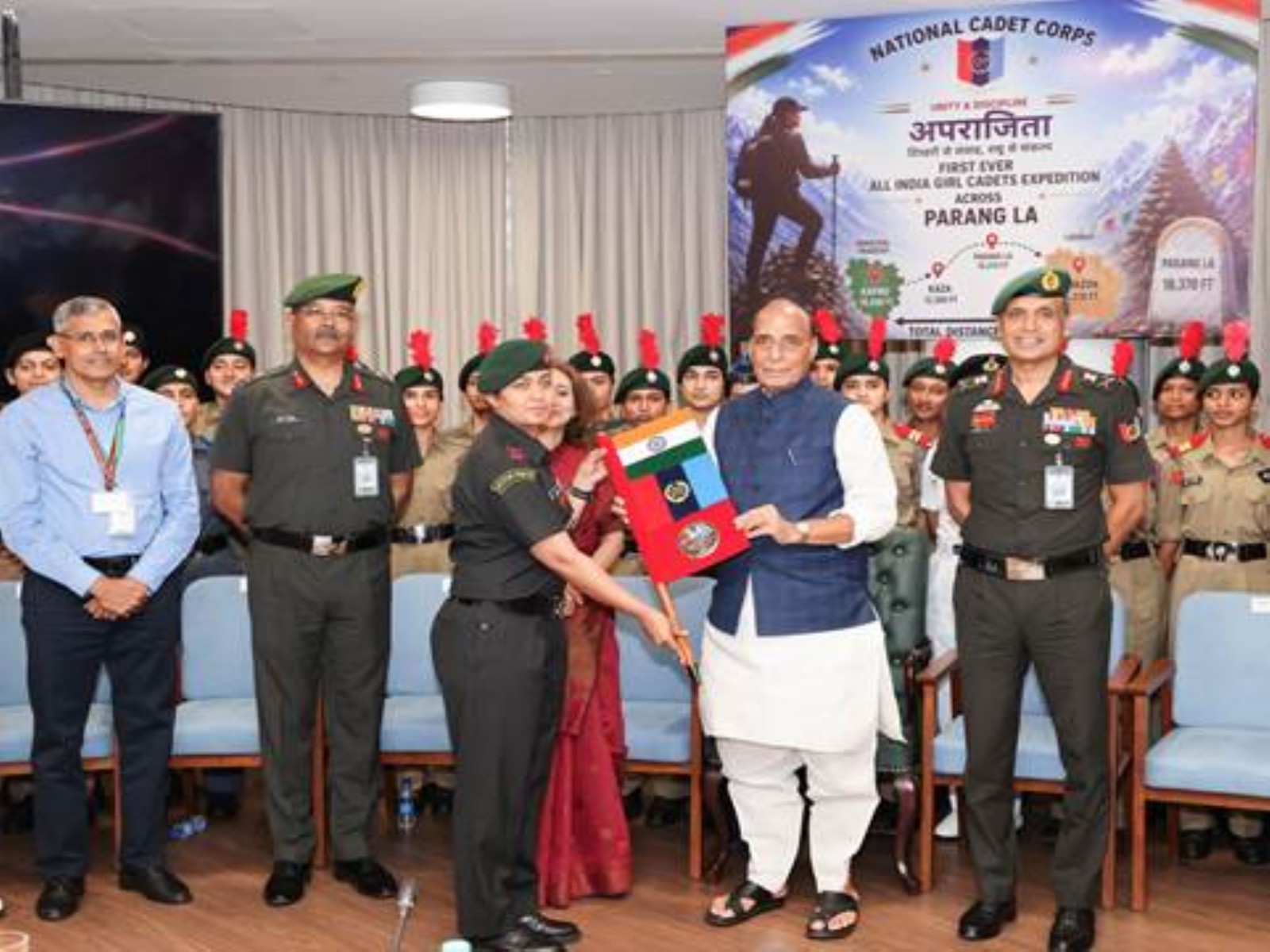 প্রতিরক্ষা মন্ত্রী রাজনাথ সিং এনসিসি-র সর্বভারতীয় মেয়েদের উচ্চ-উচ্চতার দীর্ঘ ট্রেক 'অপরাজিতা – পারং লা ২০২৬' উদ্বোধন করলেন।
