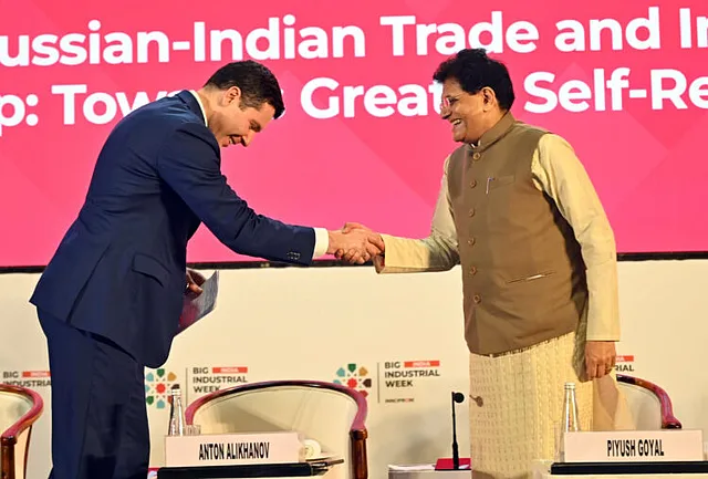 ২০৩০ সালের মধ্যে ভারত-রাশিয়া দ্বিপাক্ষিক বাণিজ্যের লক্ষ্যমাত্রা ১০০ বিলিয়ন ডলারে নির্ধারণ করা হয়েছে।